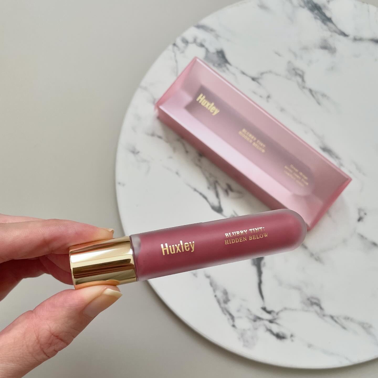 ブラーリーティント ヒドゥンビロウ/Huxley/リップティントを使ったクチコミ（2枚目）
