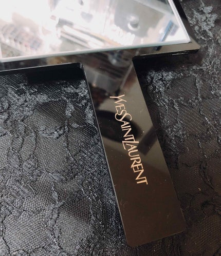 ヤン on LIPS 「イブサンローランの手鏡を頂きました💕ポイント交換のギフトではな..」(2枚目)