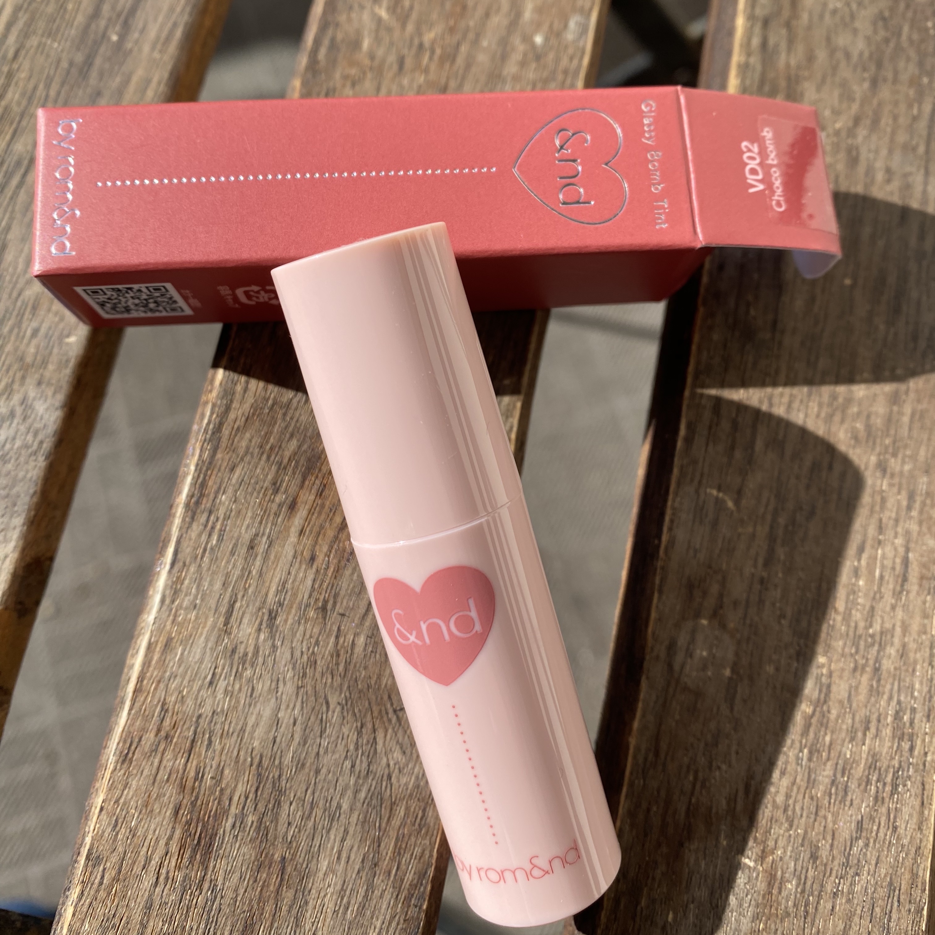 アンドバイロムアンド　グラッシーボムティント/&nd by rom&nd/リップティントを使ったクチコミ（1枚目）