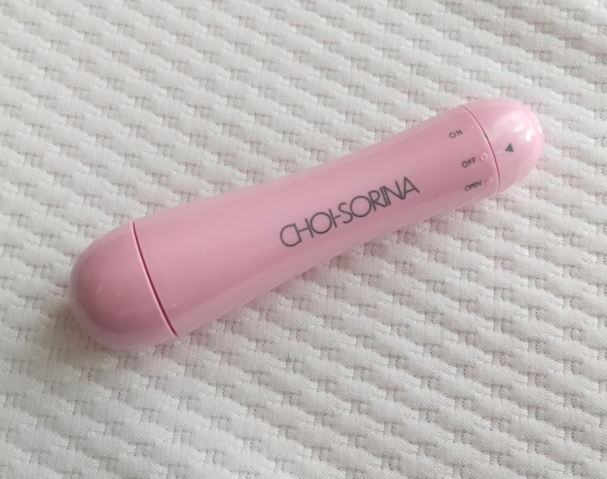 近所のドラッグストアのポイント交換品に、持ち歩きにも便利そうなコンパクトシェーバーがあったので交換してきたよ🤭💕

顔用の電動シェーバーちょうど欲しかったので嬉しい✌️
今までは刃のカミソリを使っていたんですが肌へのダメージが気になって