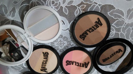 アートクラス バイ ロダン ルミネージュ バーニッシュ/too cool for school/プレストパウダーを使ったクチコミ(1枚目)