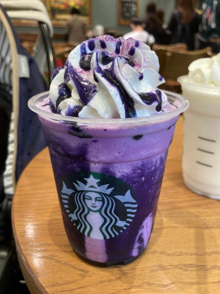 れゃん on LIPS 「※美容に関係ないですが、、、スタバの限定のみました。めっちゃあ..」(2枚目)