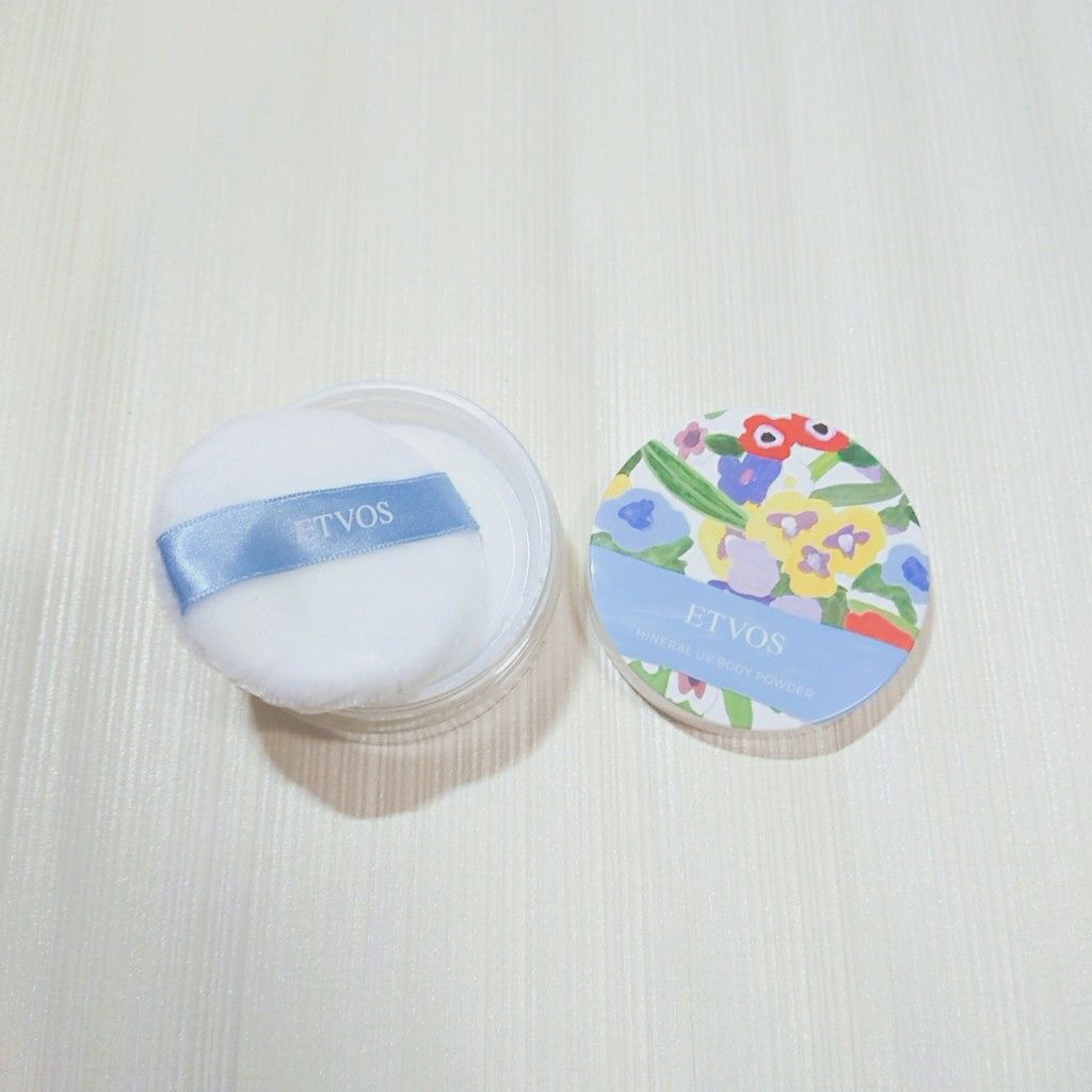 ミネラルUVボディパウダー(旧)/エトヴォス/ボディパウダーを使ったクチコミ(2枚目)