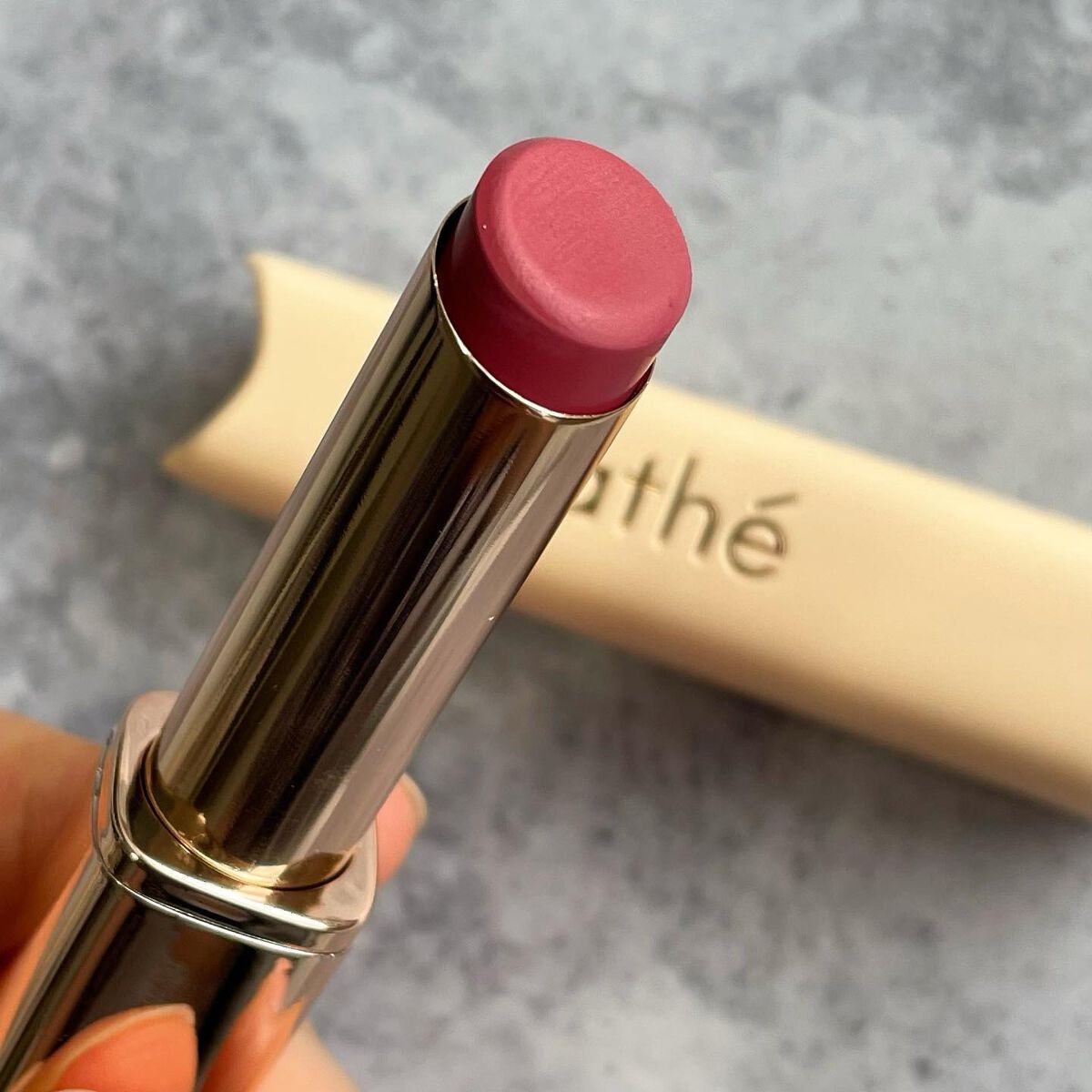 athe AUTHENTIC AIRY LIP BALM 05 &ジョイ/athé/口紅を使ったクチコミ（2枚目）