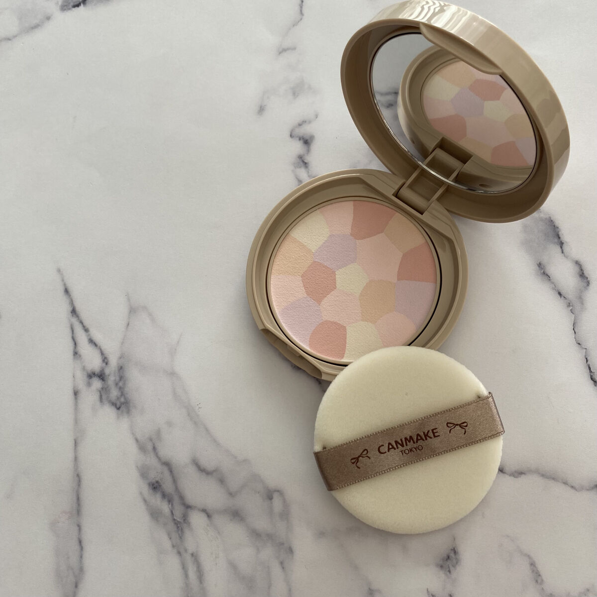 マシュマロフィニッシュパウダー　～Abloom～ 02 サクラチュール（レザー調容器）/キャンメイク/プレストパウダーを使ったクチコミ（3枚目）