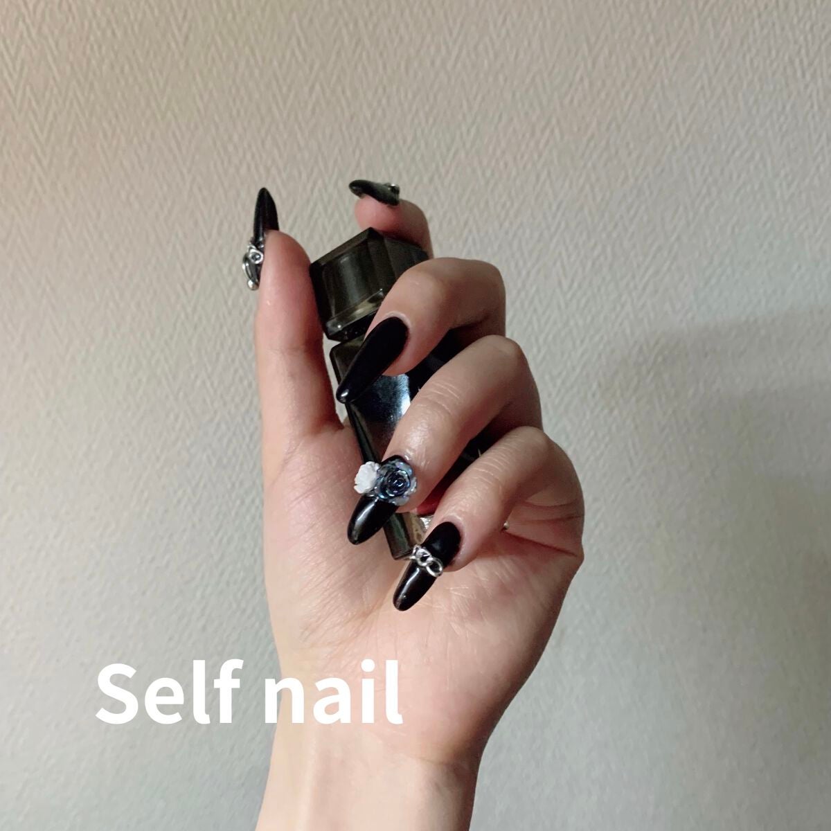 Luna☾LIPSパートナー on LIPS 「ちょっと早いけどネイル更新〜!!ヘラのリップが可愛すぎて一緒に..」(1枚目)