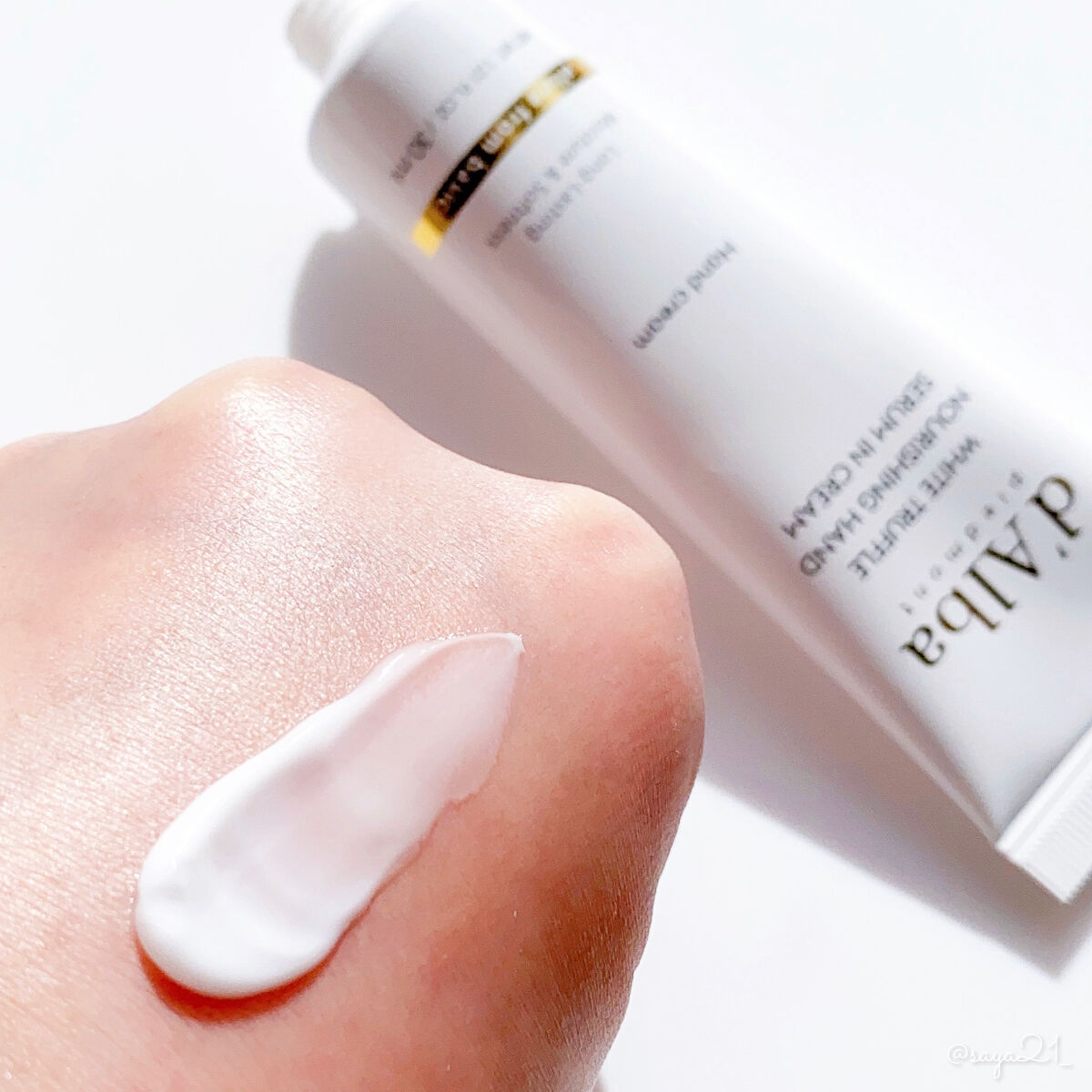 ホワイトトリュフナリシングハンドセラムインクリーム/ダルバ/ハンドクリームを使ったクチコミ（2枚目）