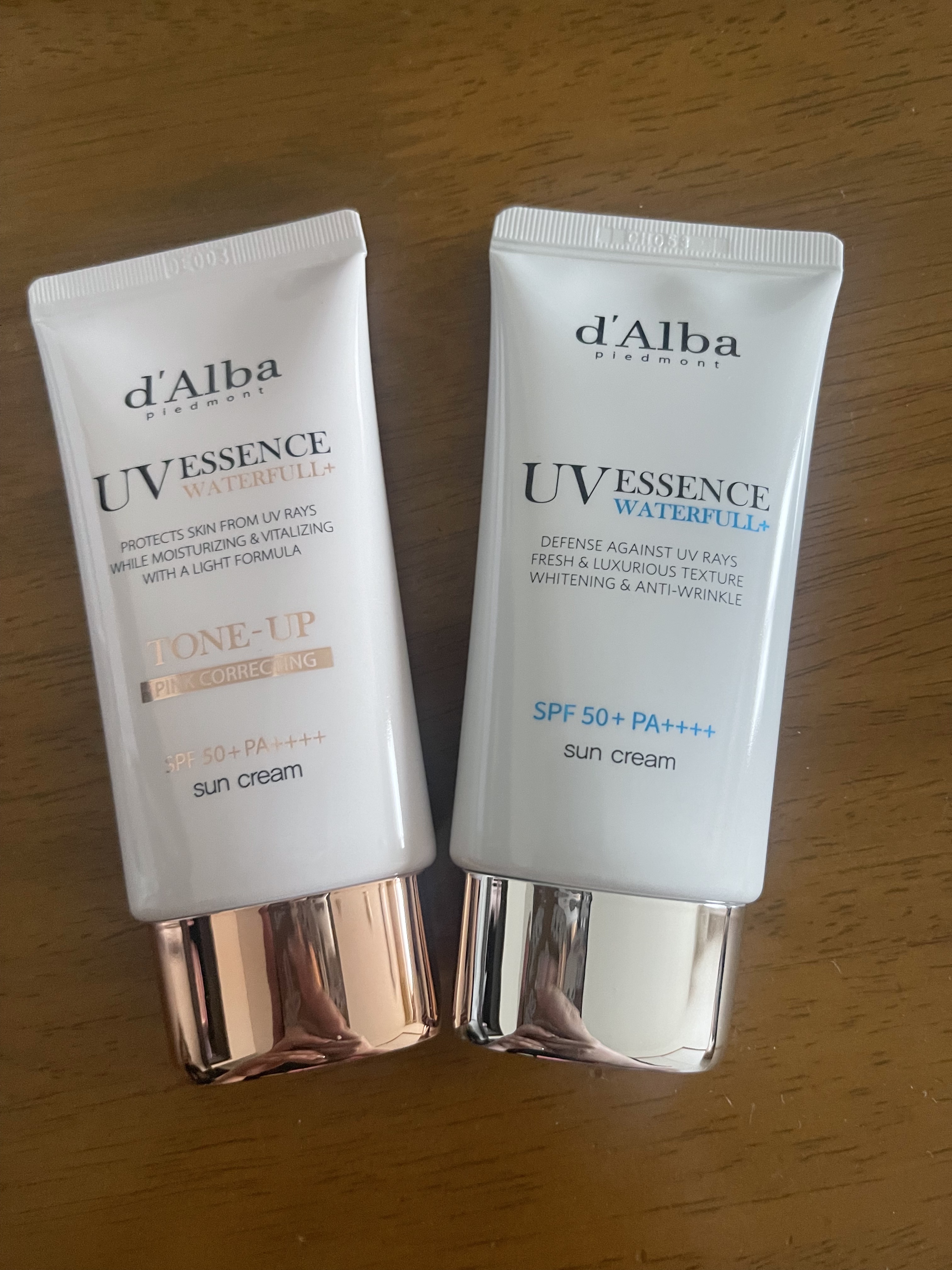 
今回はダルバの日焼け止め2種を較べてみました

使用感としては、ダルバ ウォータフル エッセンス サンクリームの方が凄くさっぱりしており、
ブルーライトカット効果もあるので自宅の日はダルバ ウォータフル エッセンス サンクリーム。
化粧す