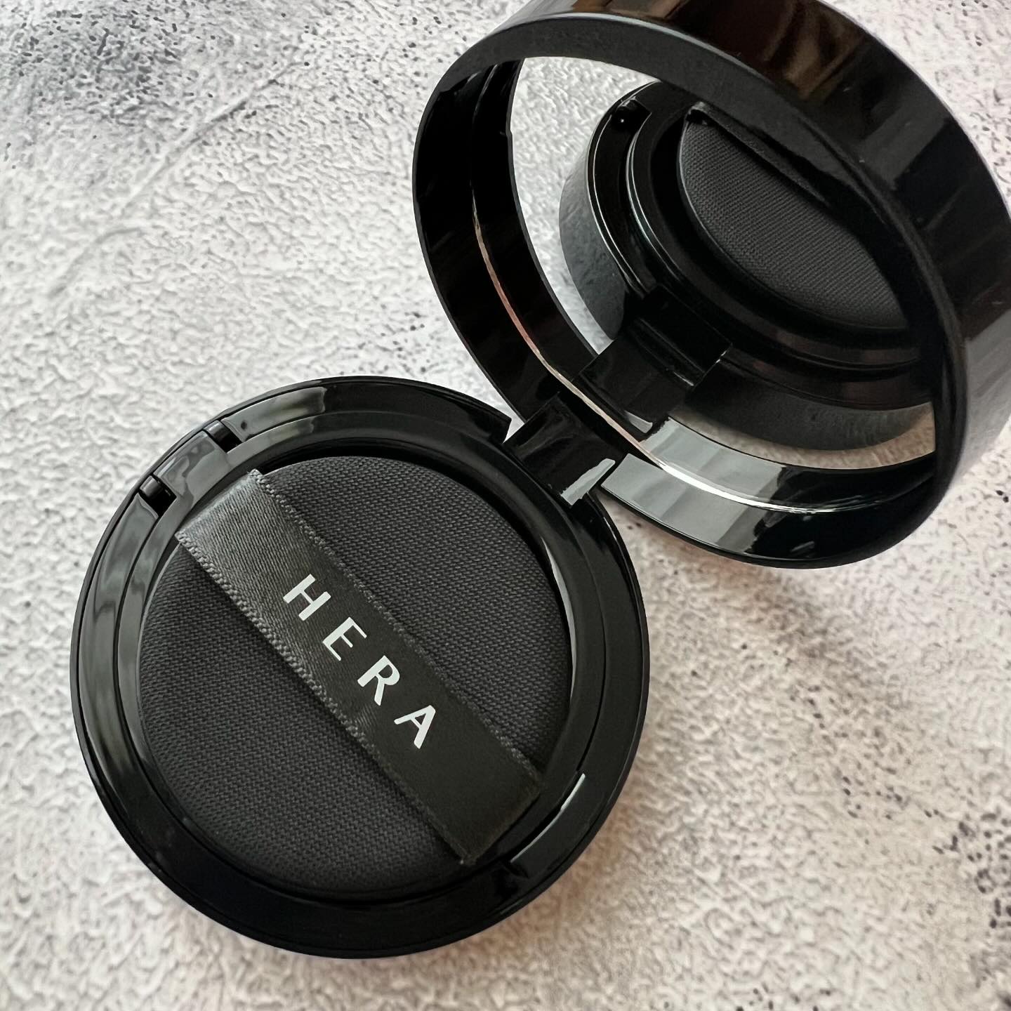 ブラック クッション ファンデーション/HERA/クッションファンデーションを使ったクチコミ（2枚目）