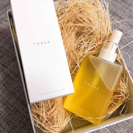 THREE バランシング クレンジング オイルのクチコミ「
THREEの人気クレンジングオイル、使い切りましたのでレポです💁♀️💕
︎︎︎︎︎︎☑.....」(1枚目)