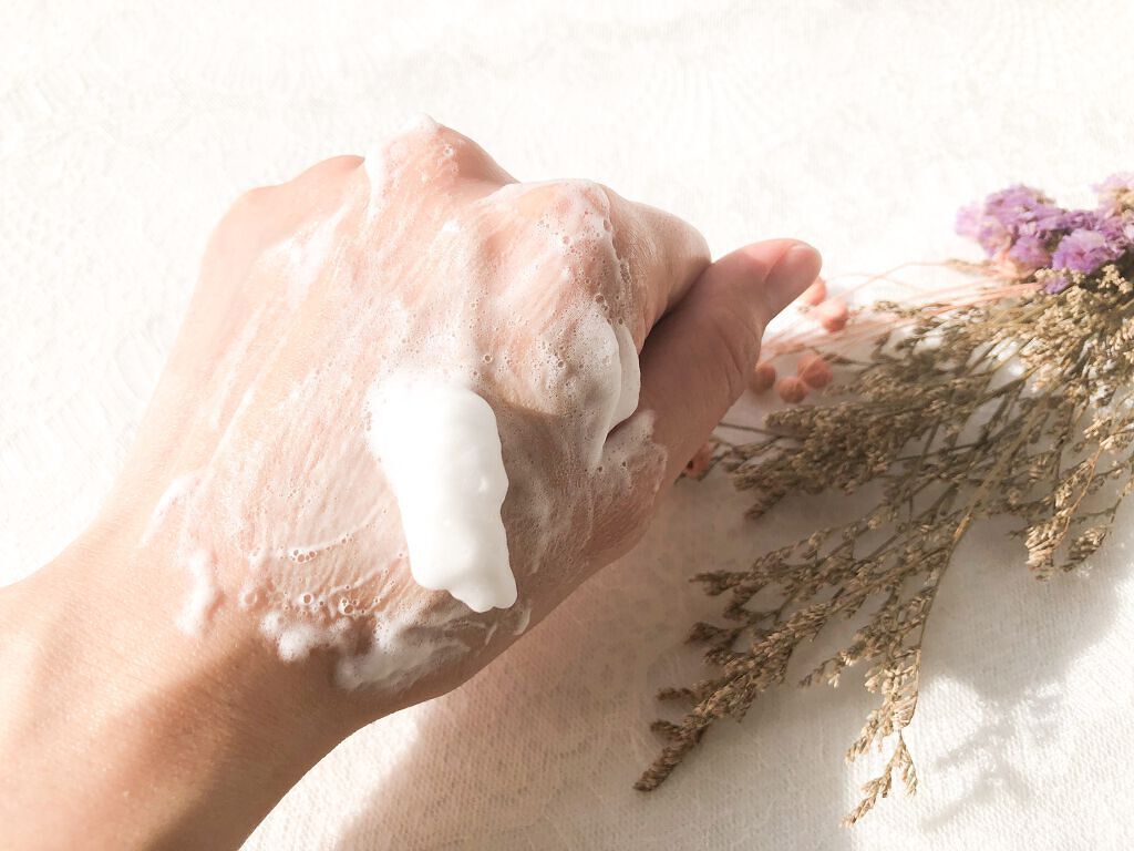 ELUXE  スパークリング オーガニック スパ シャンプーのクチコミ「

こんにちは。

今回ご紹介するのは、
うねりやパサツキ、
髪ダメージの髪悩みにアプローチす.....」（3枚目）