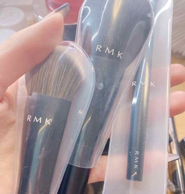 RMK アイシャドウブラシ Dのクチコミ「RMK購入品🥺

RMKファンデーションブラシ N
ずっと欲しかったファンデーションブラシ！
.....」（1枚目）