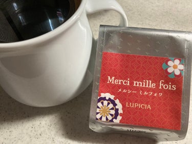 【使った商品】
LUPICIA
紅茶
フレーバーティー
メルシーミルフォア

【商品の特徴】
白桃や苺の甘い果実の香りが華やかに広がります。色とりどりの花びらが美しい、フランス語で「ありがとう」の気持ち