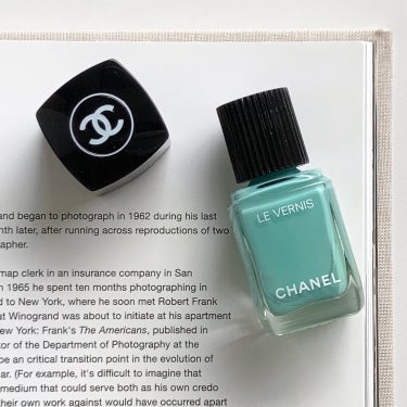 CHANEL ヴェルニ ロング トゥニュのクチコミ「🏷｜CHANEL
590 VERDE PASTELLO


一見派手そうに見えて、案外使いやす.....」（1枚目）