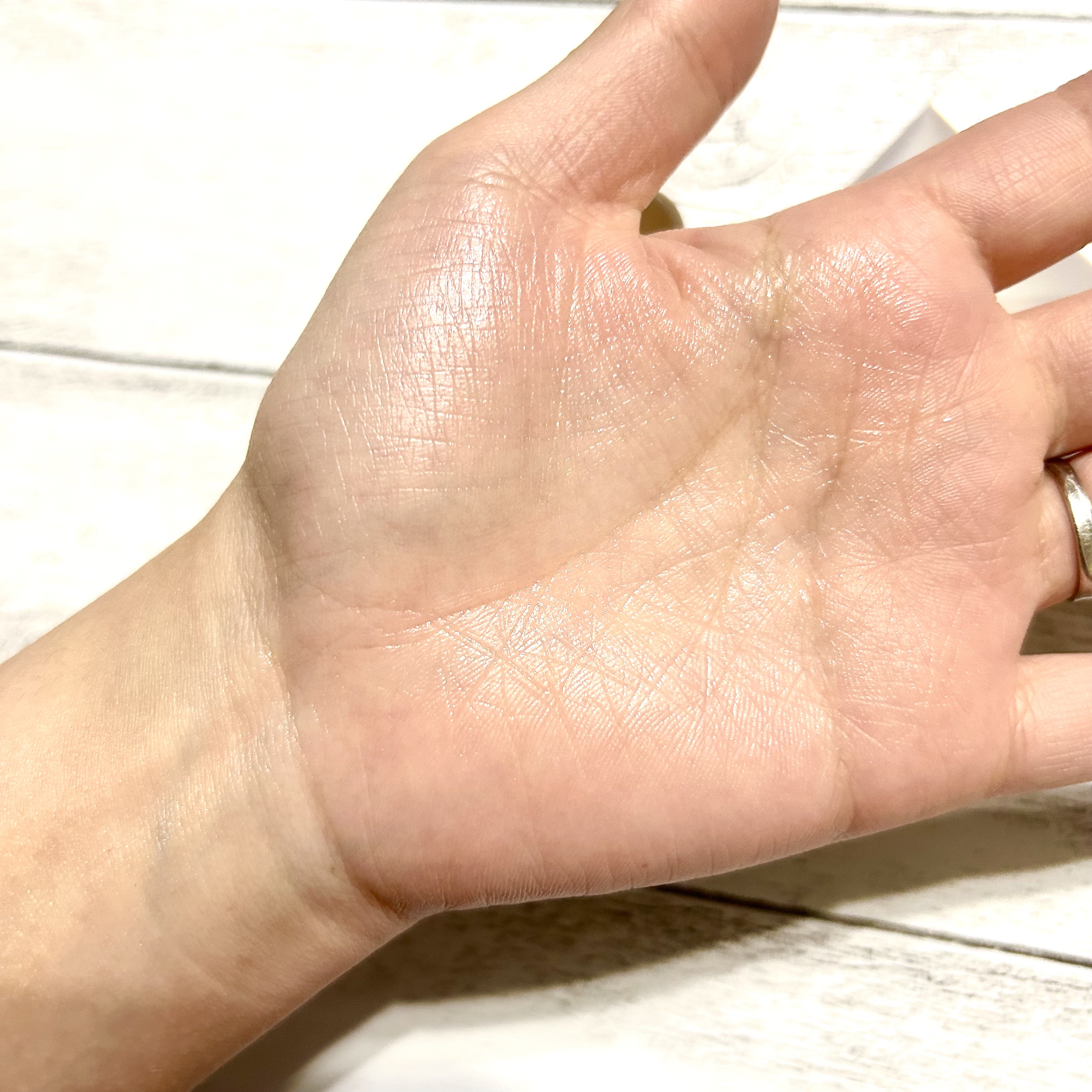 インフィニティ　ビューティーハンドセラム リンクル＆ブライト [医薬部外品]/インフィニティ/ハンドクリームを使ったクチコミ（3枚目）