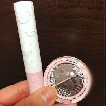 初めての100均コスメ💄

リップは01番のレッド違う色が欲しかったけど、売り切れていたため、こちらを購入、、、

発色はとてもいいし、色持ちも良くてびっくりしました！
ただキャップ閉めるときに気をつけ