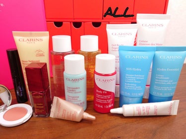 CLARINS アドベント カレンダー 2022のクチコミ「#購入品
#ホリデー2022
もはや第何弾かわからないホリデー笑。
※全部開封してるので、楽し.....」（3枚目）