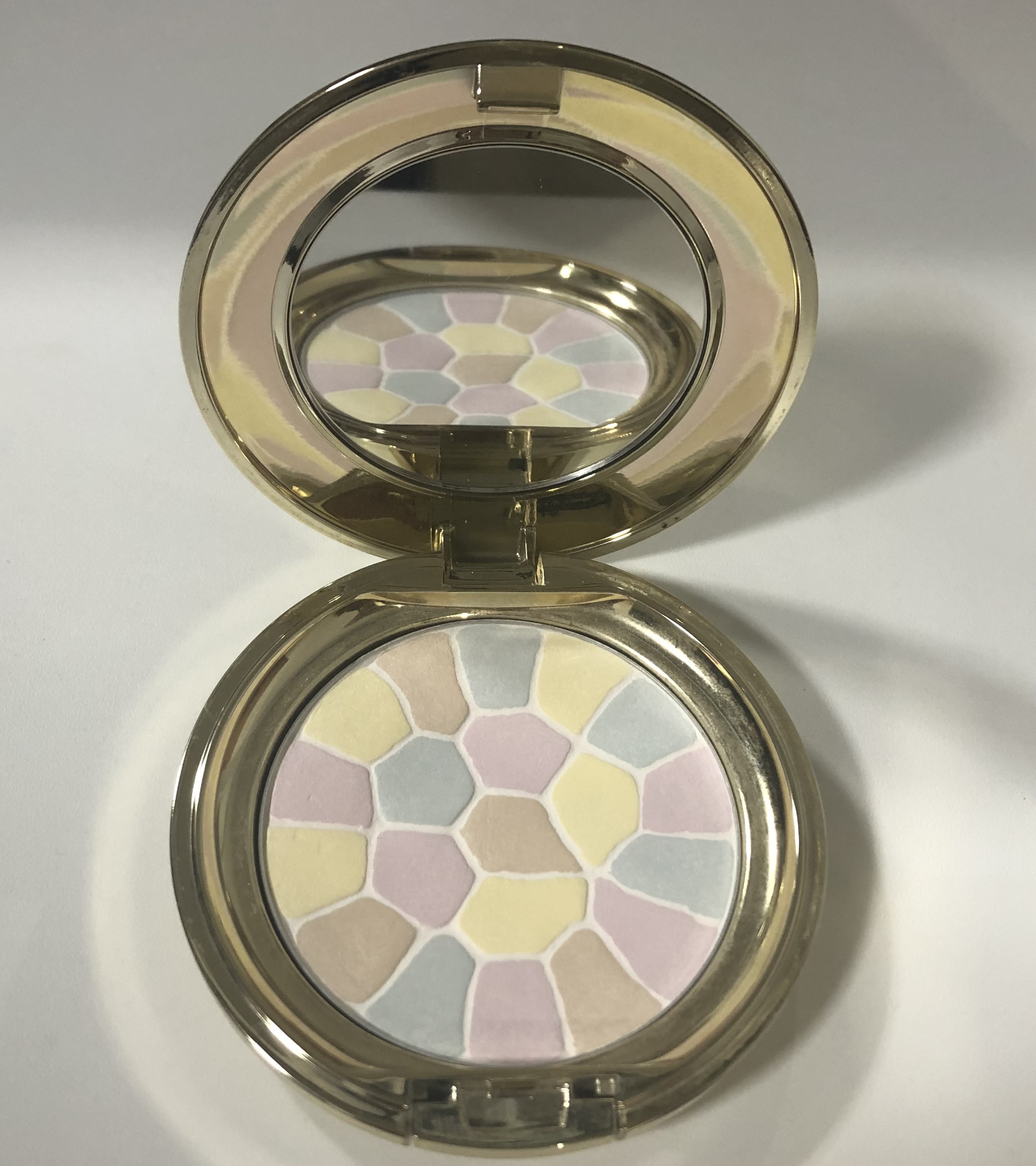 ラ プードル オートニュアンス/Elégance/プレストパウダーを使ったクチコミ（2枚目）