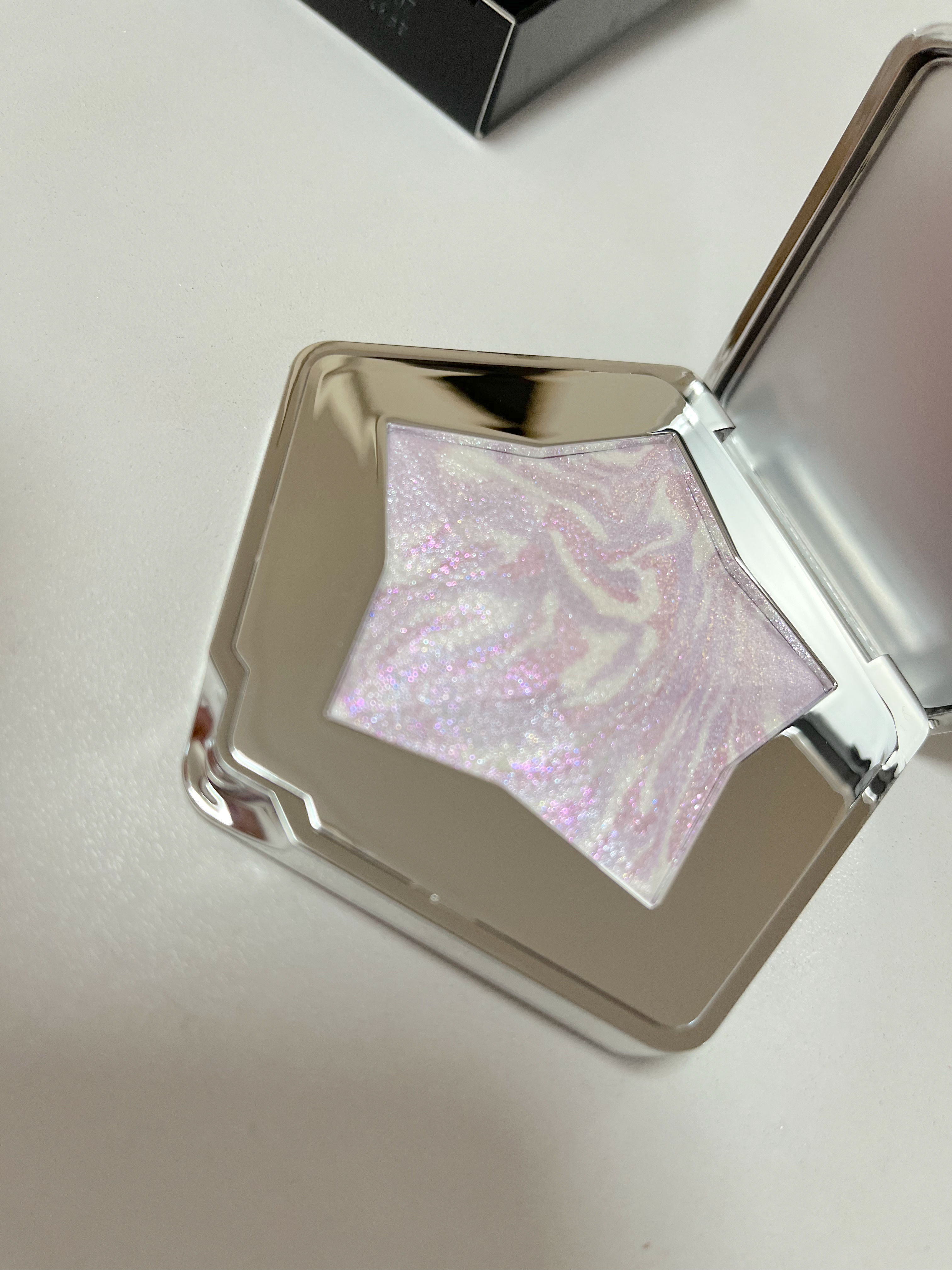 スターダストダイヤモンドハイライトパウダー/PERFECT DIARY/パウダーハイライトを使ったクチコミ（3枚目）