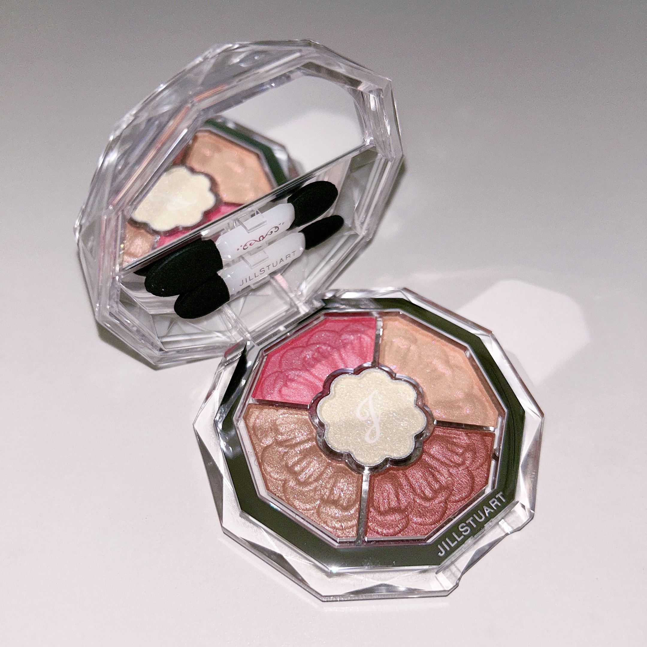 ジルスチュアート ブルームクチュール アイズ　ジュエルドブーケ/JILL STUART/アイシャドウパレットを使ったクチコミ（2枚目）