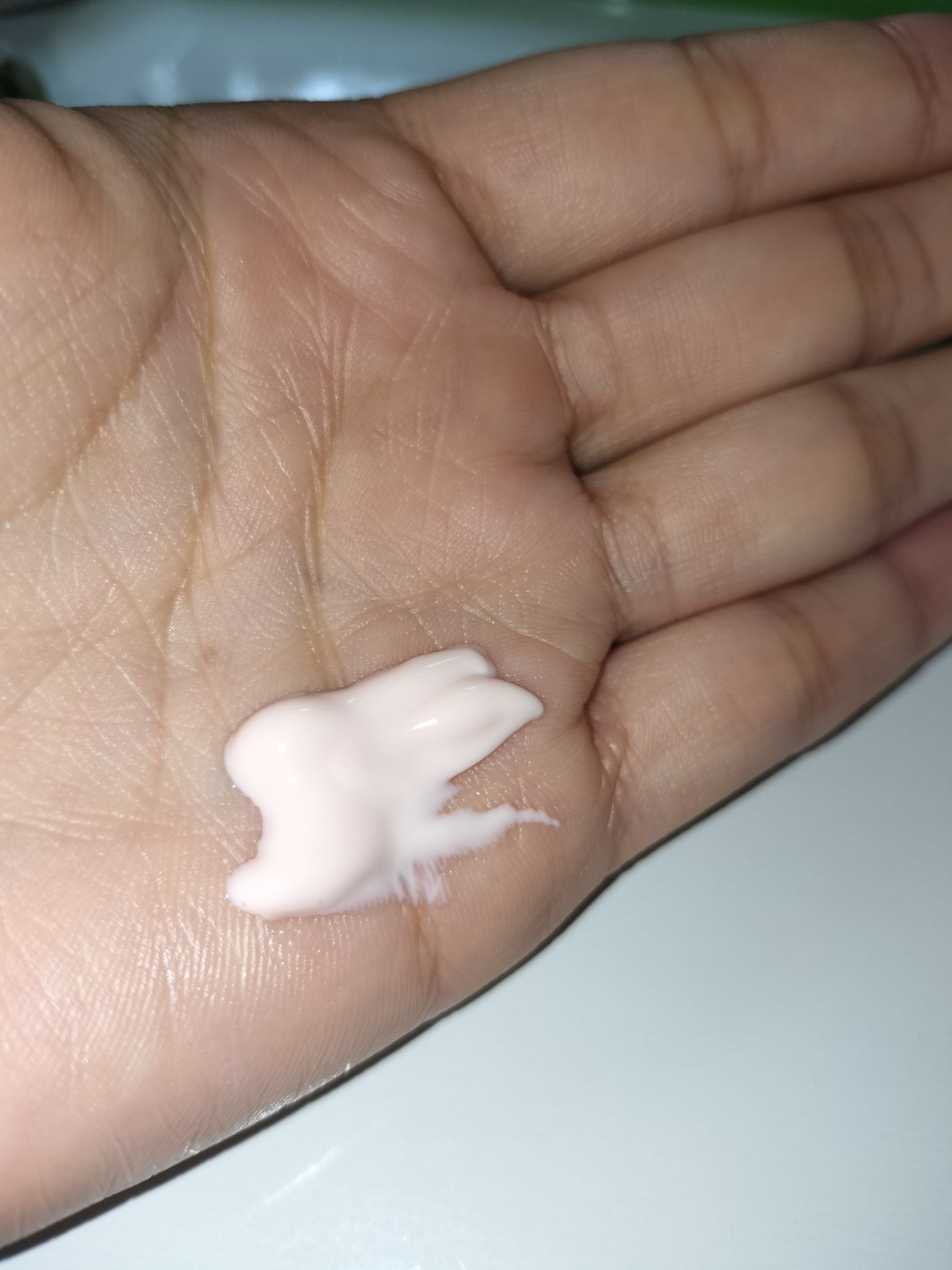 エッセンス スキングロウ ファンデーション/SHISEIDO/リキッドファンデーションを使ったクチコミ(2枚目)