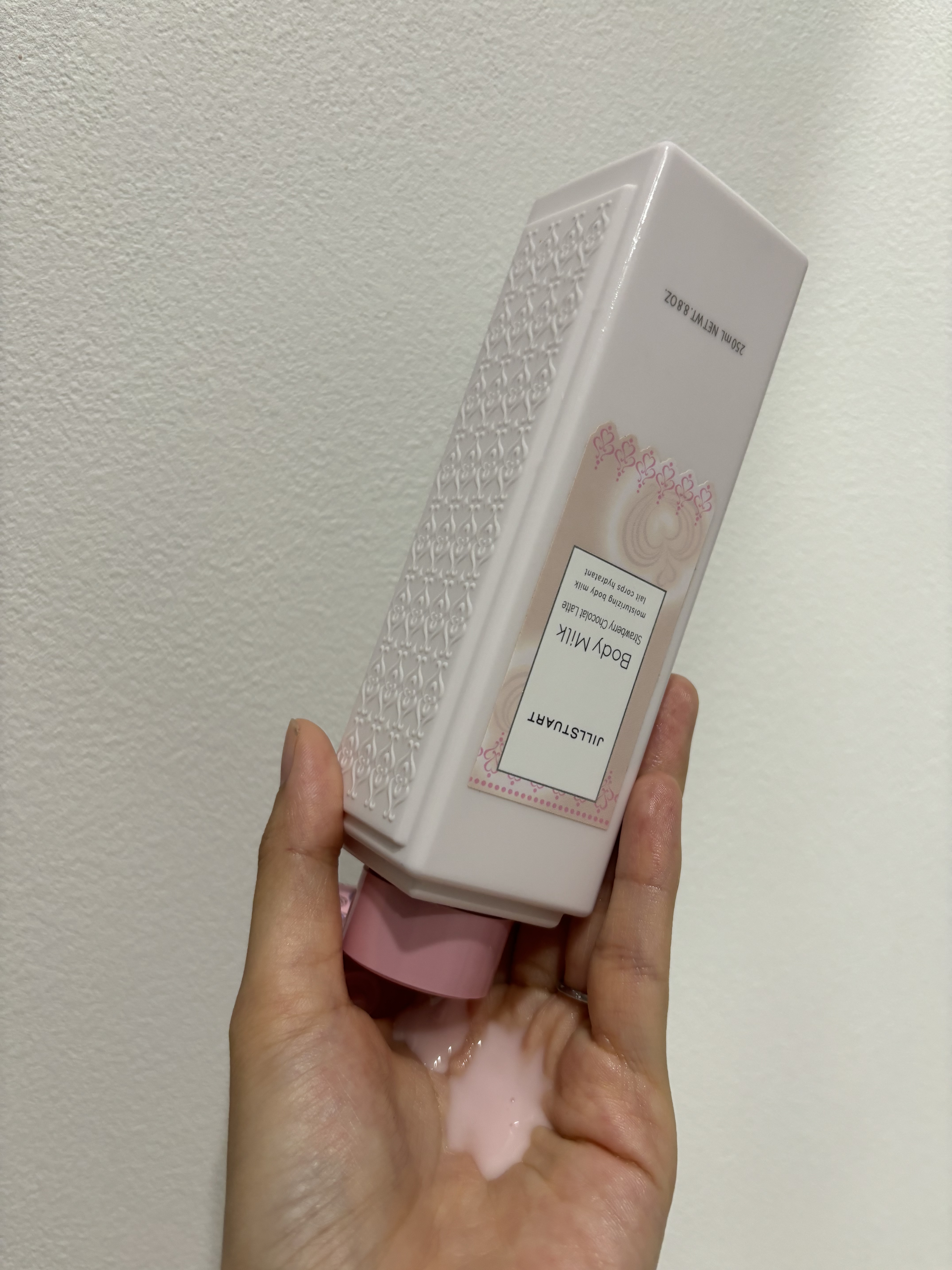 ジルスチュアート ボディミルク ストロベリー ショコララテ/JILL STUART/ボディミルクを使ったクチコミ（1枚目）