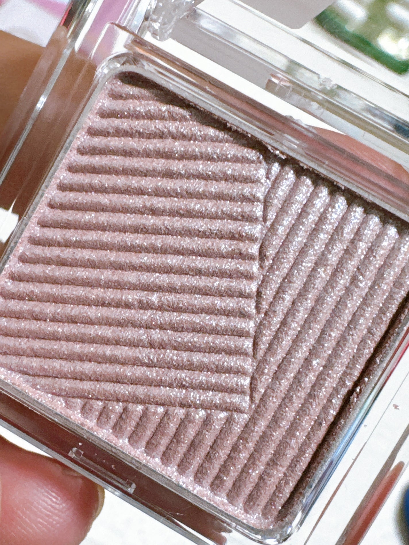 オーラデュウ プリズム イルミネーター ピコ/SHISEIDOザ・メーキャップ/単色アイシャドウを使ったクチコミ(4枚目)