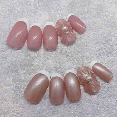 nailforall MOMOジェルのクチコミ「\ ぷっくりフラワーネイル🌸/



みんな大好きなフレンチネイルを1箇所ぷっくりフラワーにす.....」（2枚目）