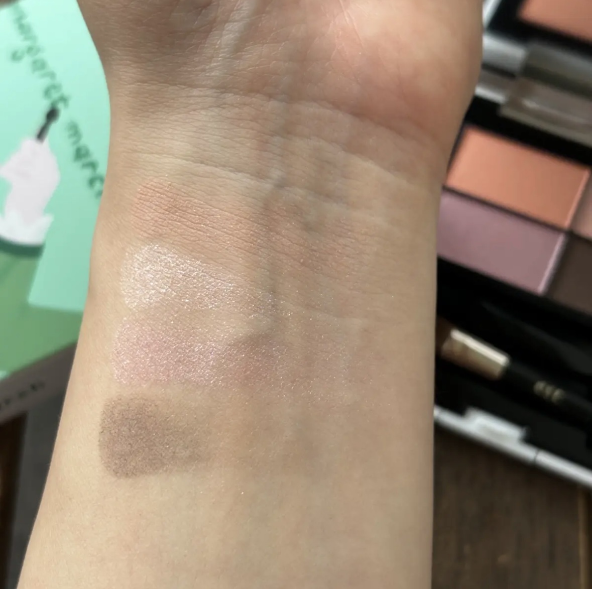 エスト ノーブル ブライト アイシャドウ/est/パウダーアイシャドウを使ったクチコミ（2枚目）