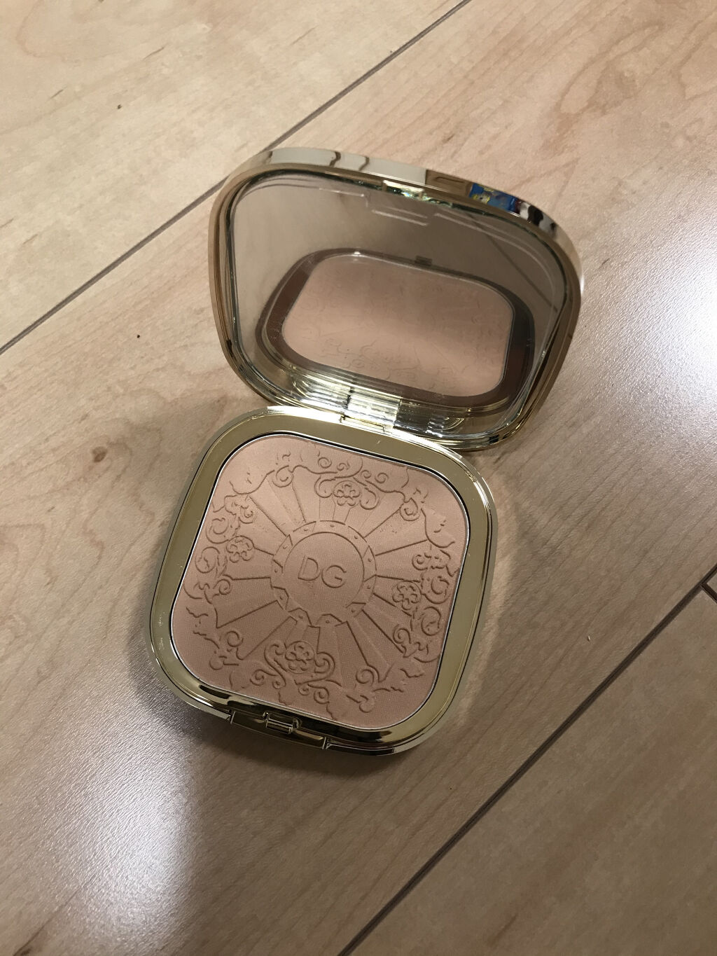 ソーラーグロウ ウルトラライト ブロンジングパウダー/DOLCE&GABBANA BEAUTY/ブロンザーを使ったクチコミ（2枚目）