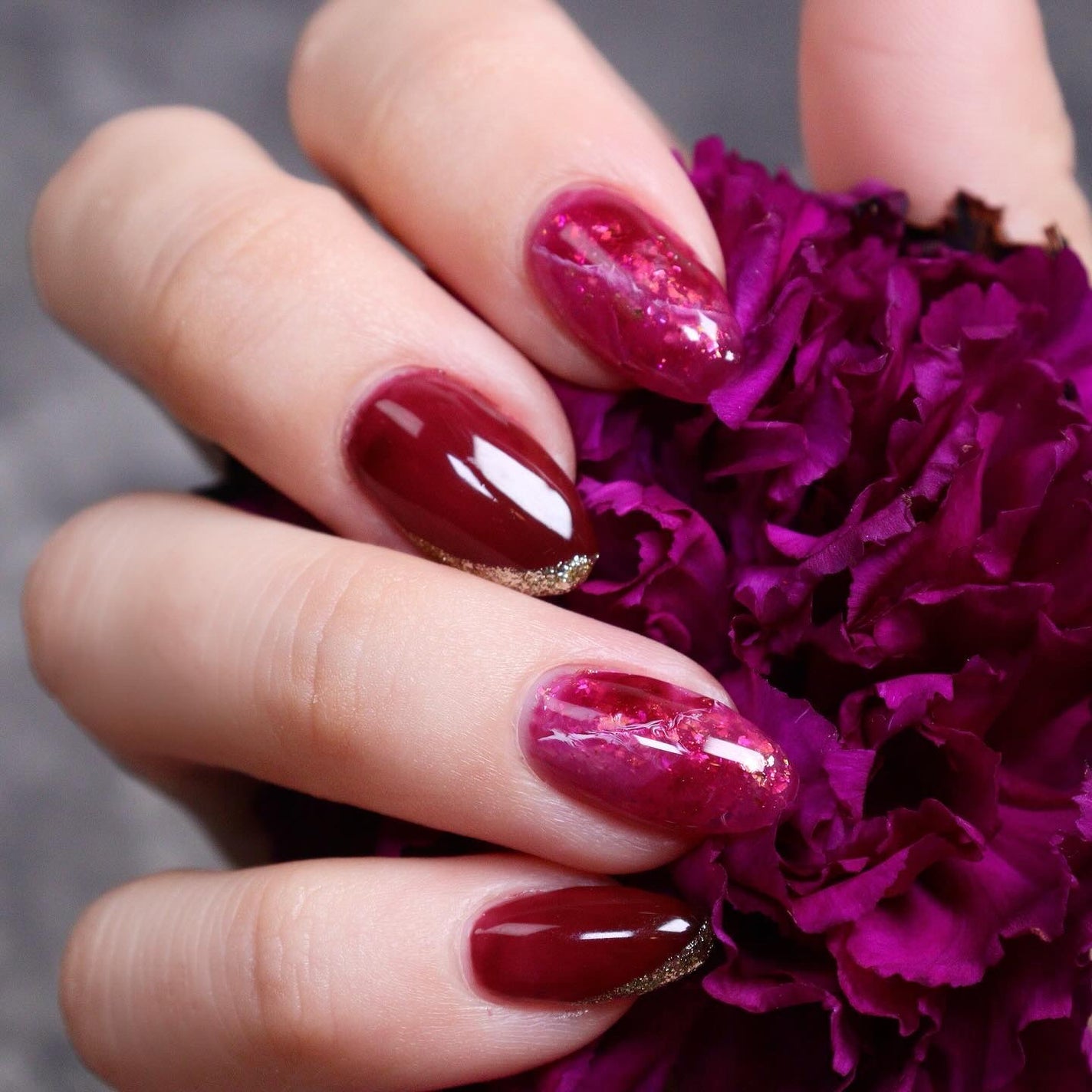 あざらし🦭 on LIPS 「秋ネイルはクリア感のあるスカーレットカラーでガーネットイメージ..」(1枚目)