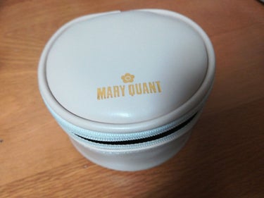 MARY QUANT ドレスト ヌード メークアップ セットのクチコミ「MARY QUANTのクリスマスコフレ、一つずつ紹介します！
まずはポーチ！😊
正直、クリスマ.....」（1枚目）