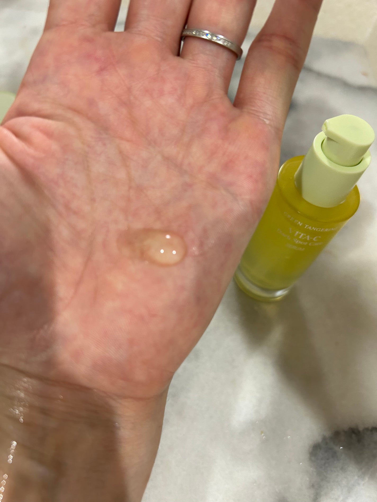 グリーンタンジェリン ビタC ダークスポットケアセラム/goodal/美容液を使ったクチコミ(2枚目)