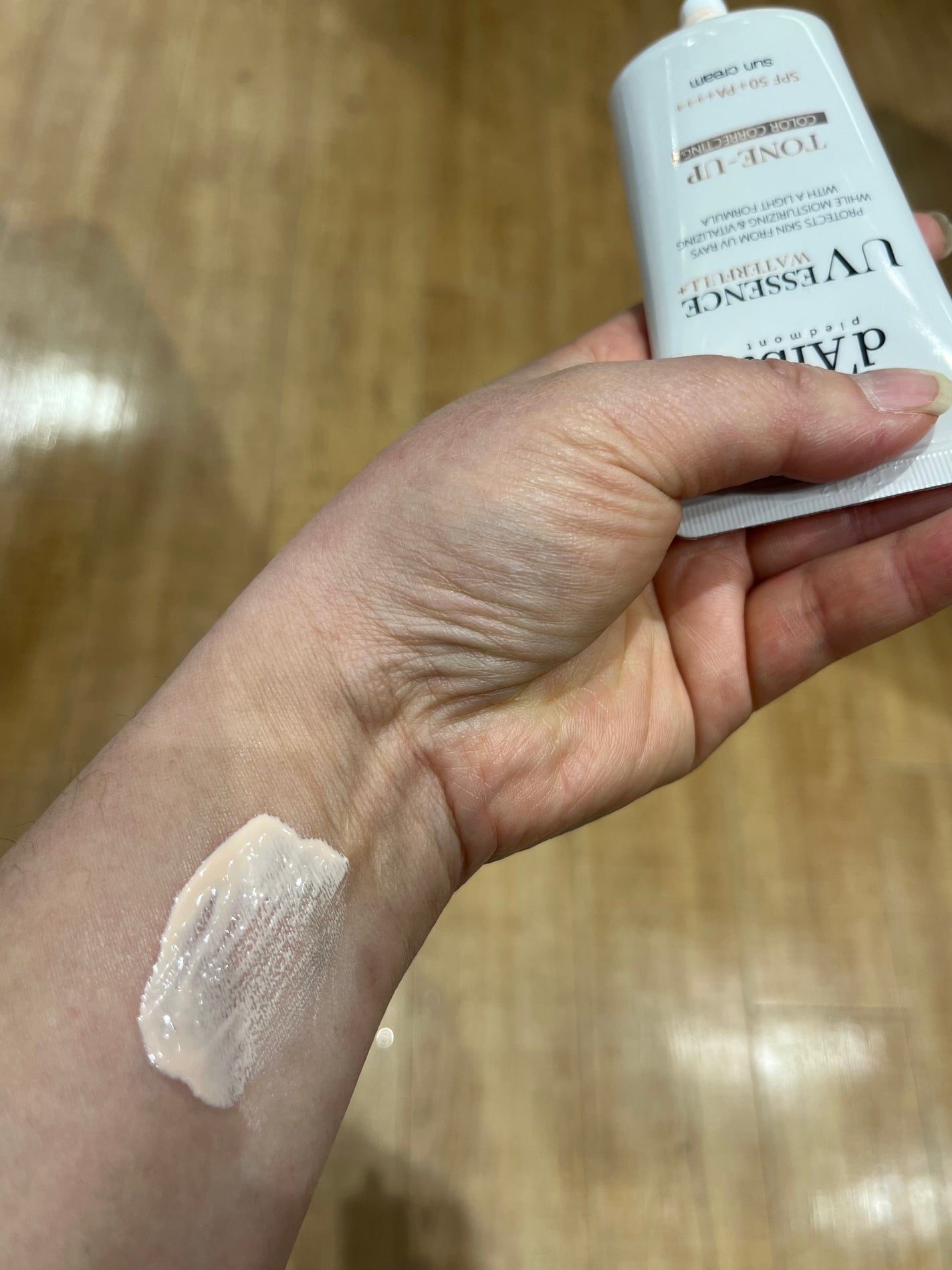 S on LIPS 「ウォータフルエッセンスサンクリームウォータフルトーンアップサン..」(5枚目)