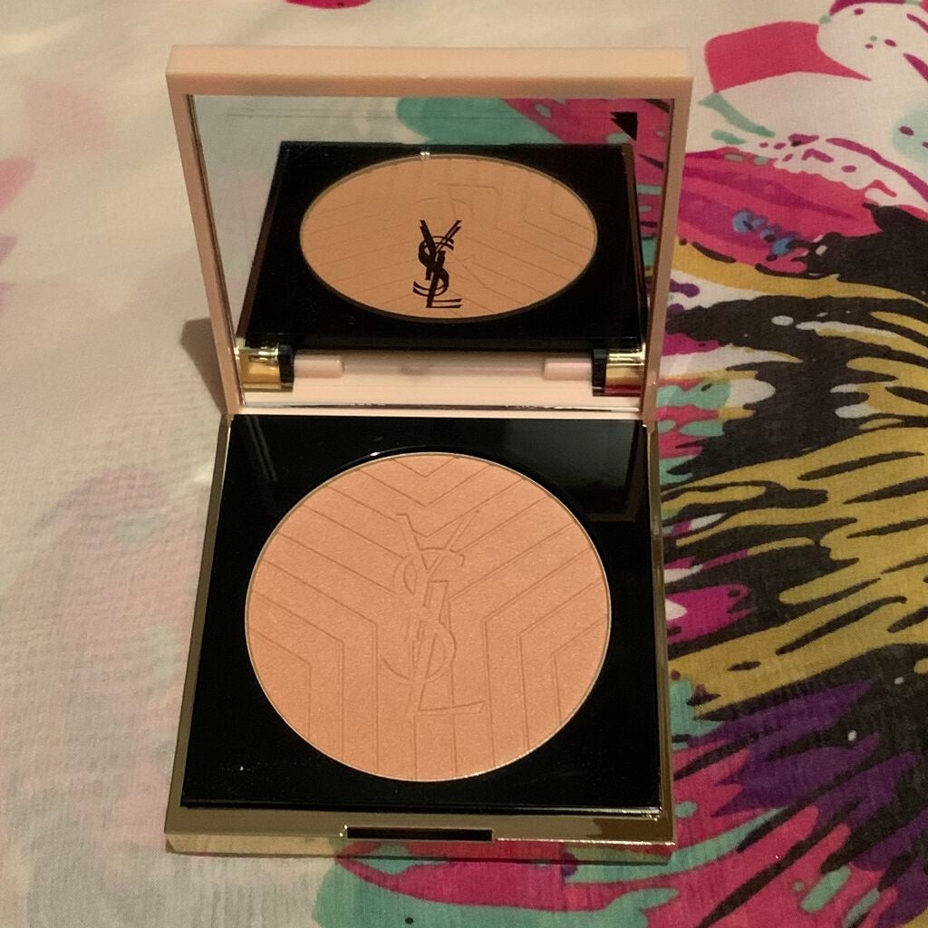 ラディアント タッチ 3D グロウ/YVES SAINT LAURENT BEAUTE/プレストパウダーを使ったクチコミ(2枚目)