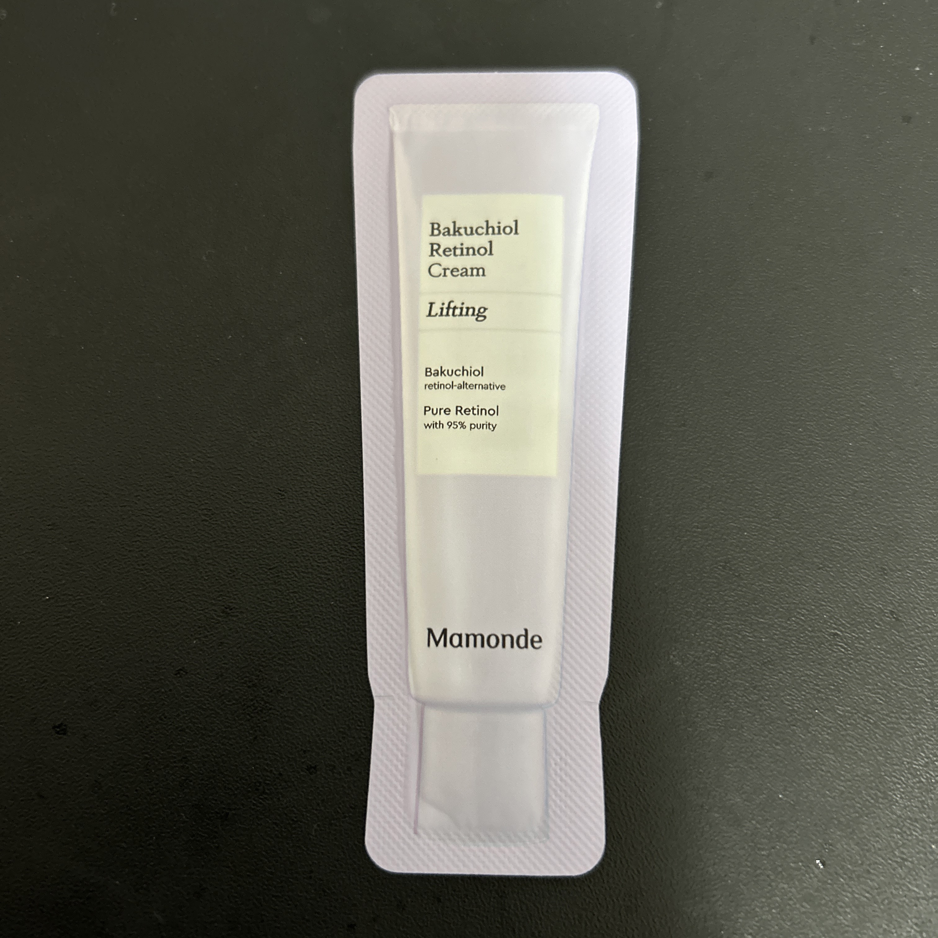★Mamonde バクチオールレチノールクリーム

商品を購入した際についてきたサンプルを使ってみました。

お肌の弾力の改善に導いてくれるバクチオール＆レチノールが配合されたクリームです。

シワ・弾力、毛穴、乾燥の悩み等におすすめされて