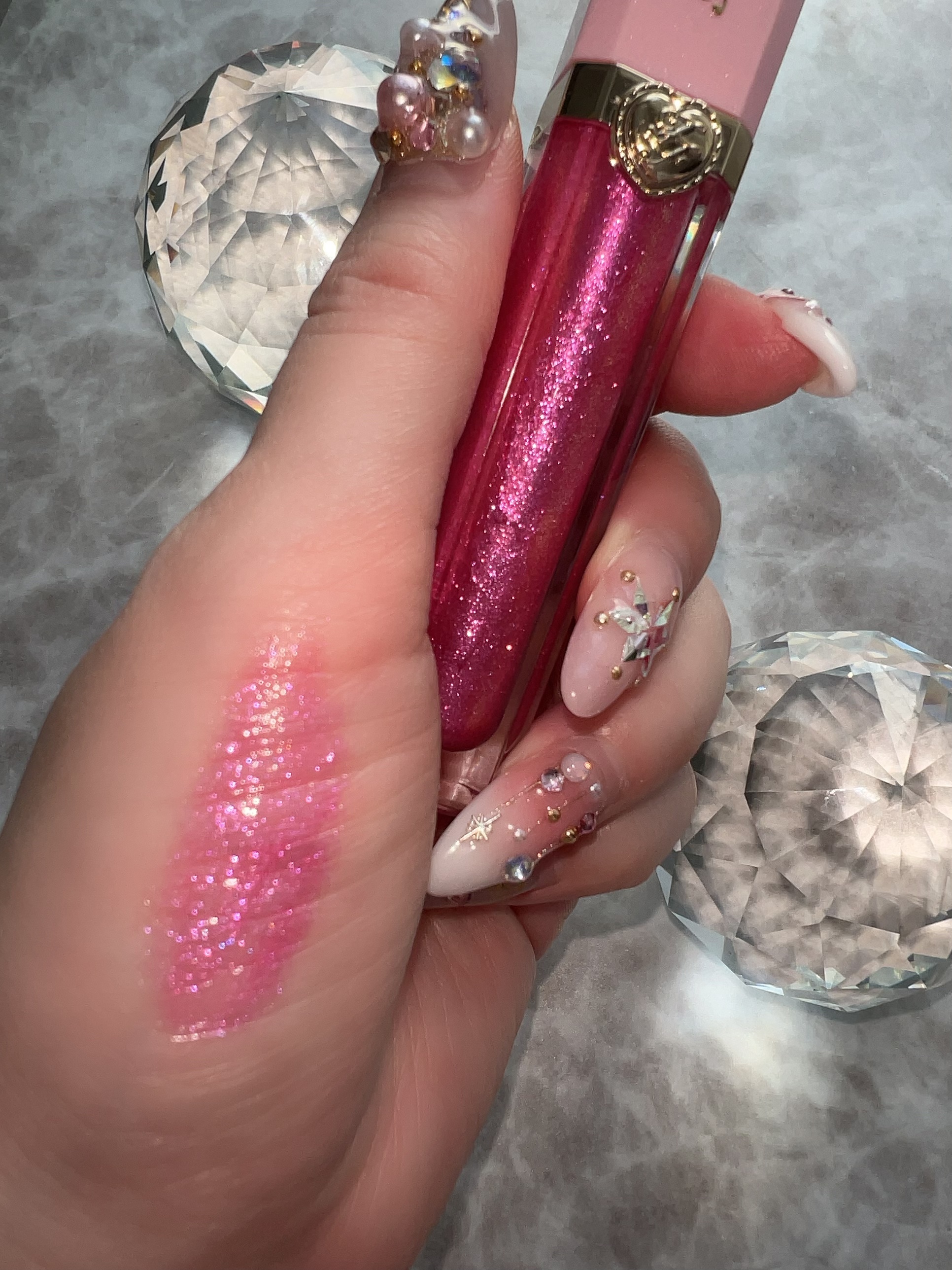 リッチ＆ダズリン ハイシャイン スパークリング リップグロス/Too Faced/リップグロスを使ったクチコミ（3枚目）