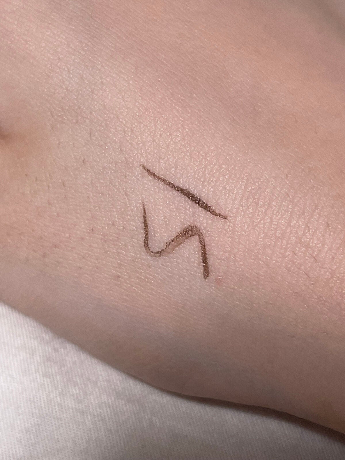 「密着アイライナー」ショート筆リキッド/デジャヴュ/リキッドアイライナーを使ったクチコミ(4枚目)