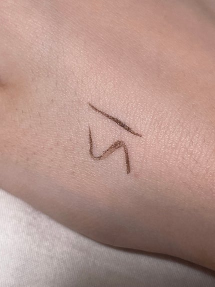 「密着アイライナー」ショート筆リキッド/デジャヴュ/リキッドアイライナーを使ったクチコミ(4枚目)