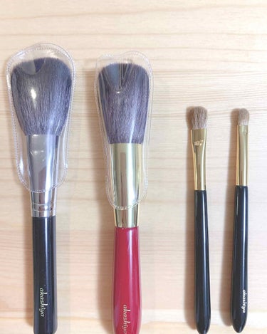 

創業380年の奈良筆あかしや
1300年の伝統を継承した奈良筆のメイクブラシ

左から
🌸あかしや AKASHIYA H2-BG 化粧筆 H/黒軸 パウダーL 2800円
🌸 あかしや AKASHI