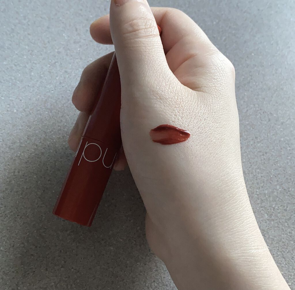 ジューシーラスティングティント/rom&nd/リップティントを使ったクチコミ（2枚目）