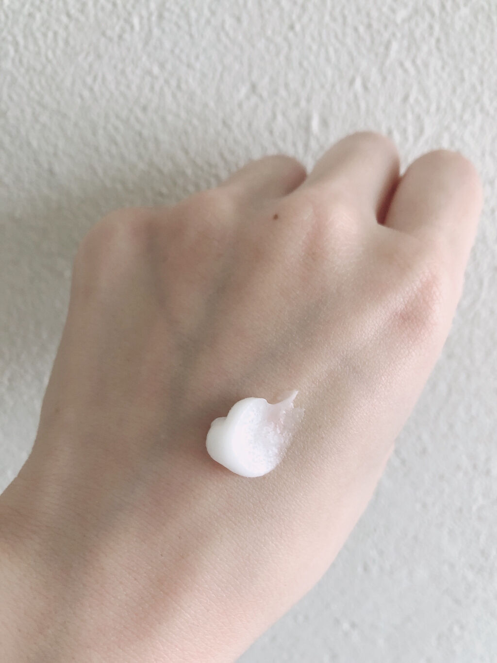 L'OCCITANE レーヌブランシュ ブライトスクラブのクチコミ「週2回のスペシャルケア✨

古い角質を取り除いて、
柔らかく澄んだ自肌に🥺

#ロクシタン
#.....」（3枚目）