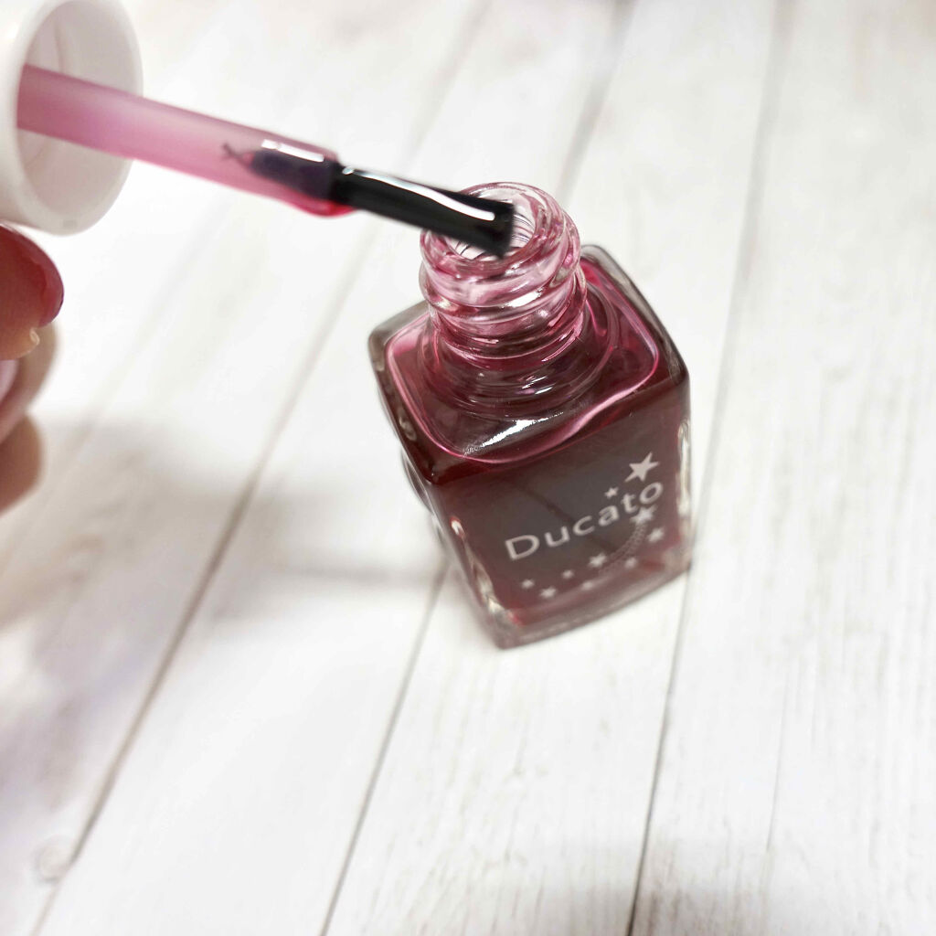 グロッシーネイルカラー A 03 ローズバーガンディ/デュカート/マニキュアを使ったクチコミ（2枚目）