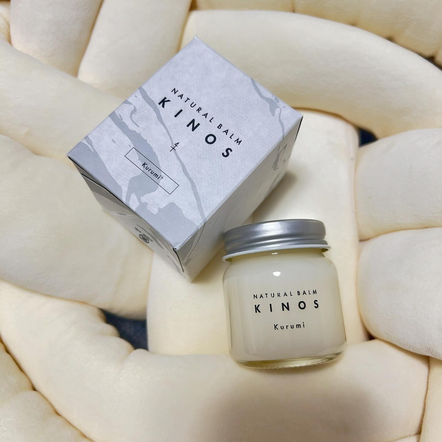 ♡
髪にも顔にもボディにも使える
@kinosjapan の #マルチバーム
【ナチュラルバーム #Kurumi 】

くるみ由来のオイルが配合されている
バームは初めて使ってみたけれど
優しいほんのりとした香りでお気に入り♡

今の季節っ