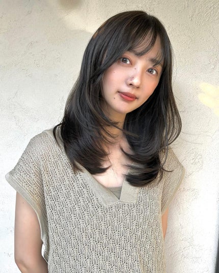 HARUNA on LIPS 「ふわっと、少し低めのレイヤーにおもた目の毛先がお上品💓💓カーキ..」(4枚目)