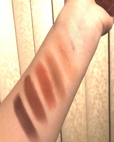 アーバンディケイ URBAN DECAY NAKED petite HEATのクチコミ「NAKEDパレットのミニ版です

6色で充分使えて使いやすいです
発色も良くて綺麗なオレンジ色.....」（3枚目）