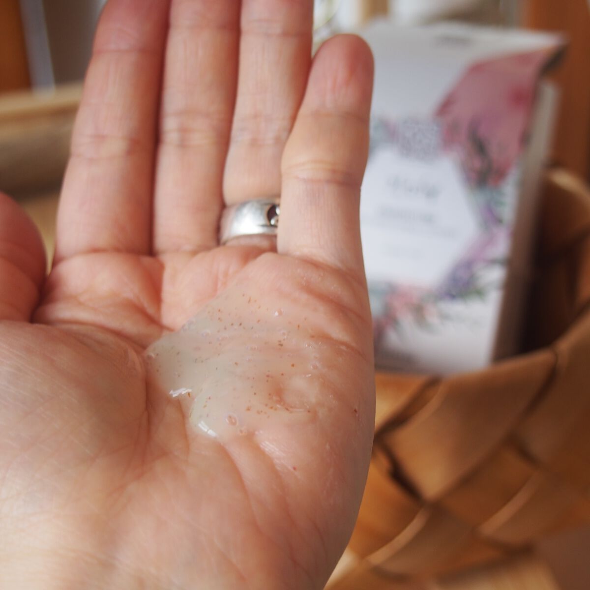 sumomo____n on LIPS 「パッケージが可愛すぎるこのクレンジングこのパッケージの開け口が..」(4枚目)