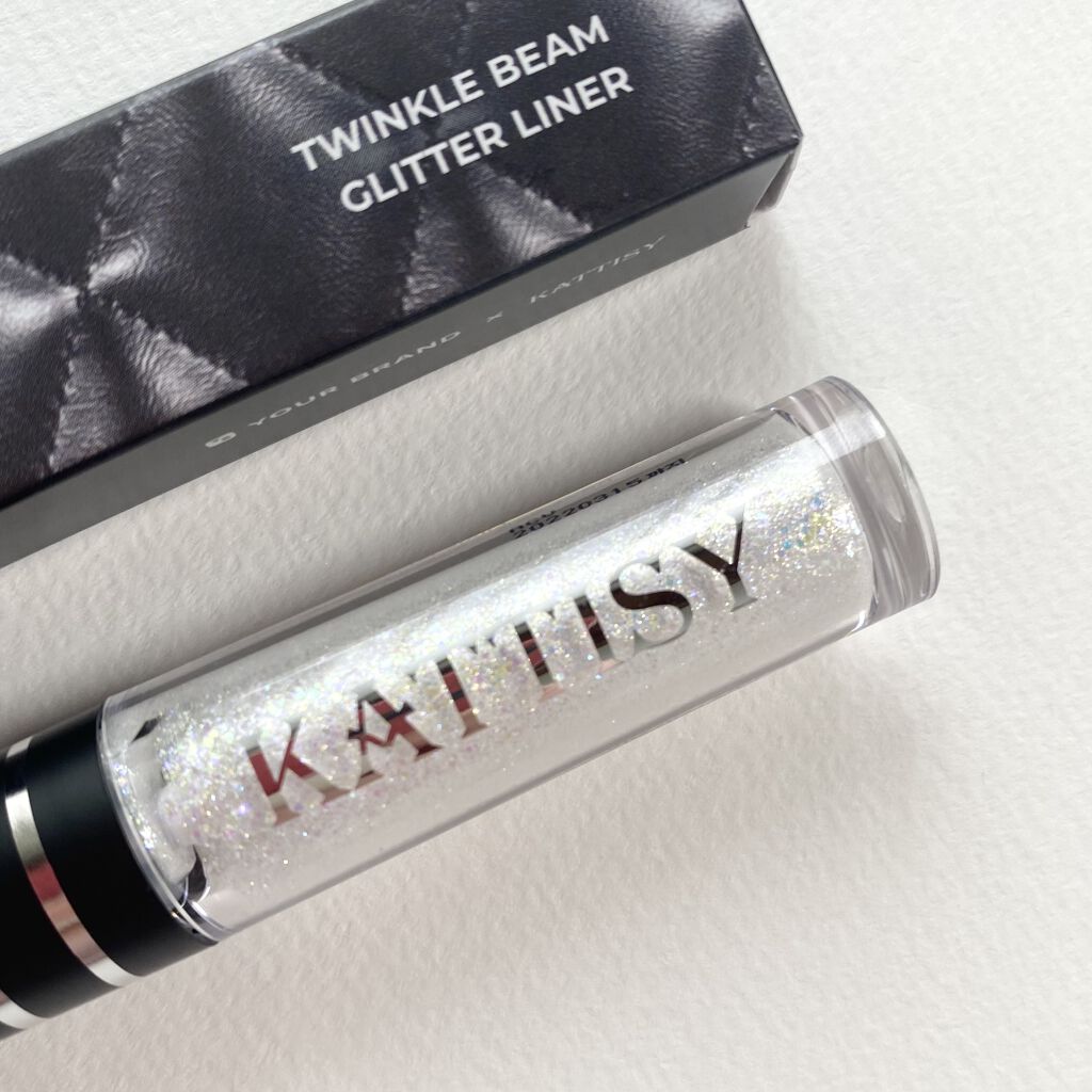 KATTISY Twinkle Beam Glitter Liner/YOUR BRAND/グリッターを使ったクチコミ（3枚目）