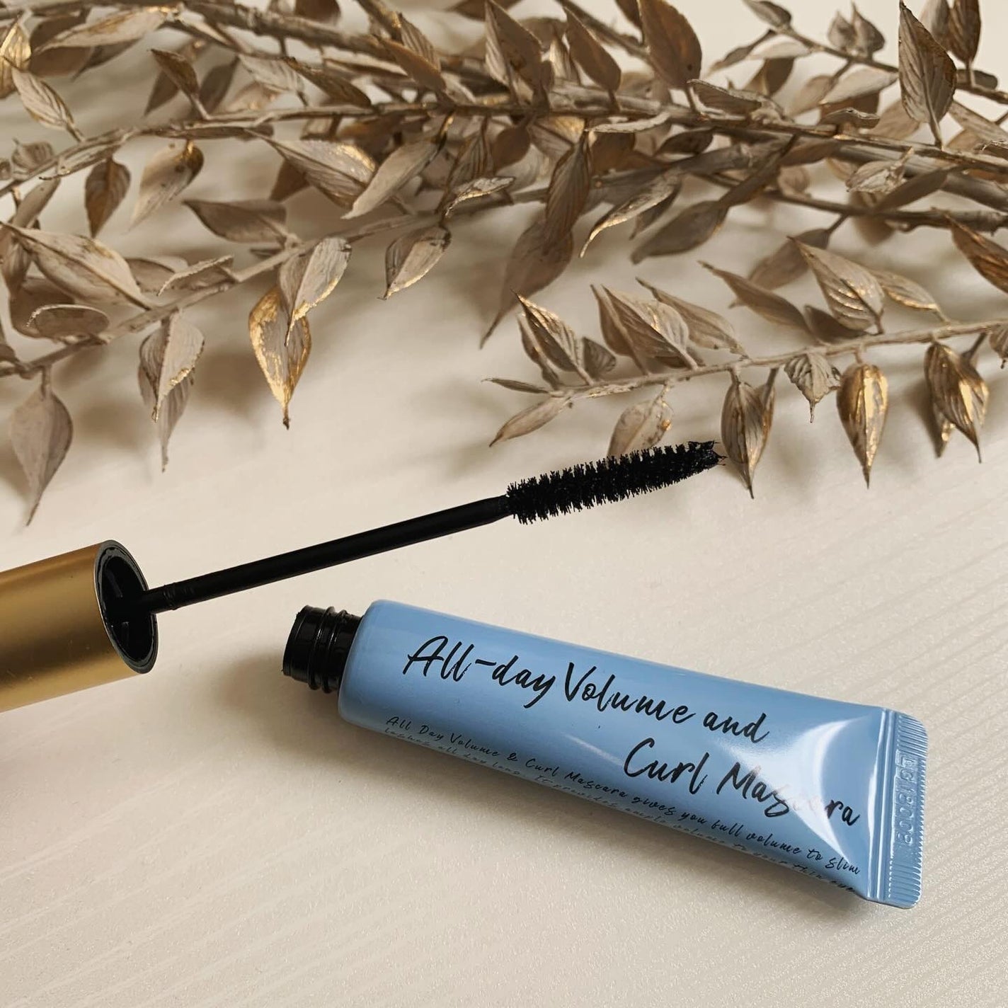 chisato on LIPS 「オールディボリュームアンドカールマスカラ吉田朱里さんが紹介して..」(2枚目)