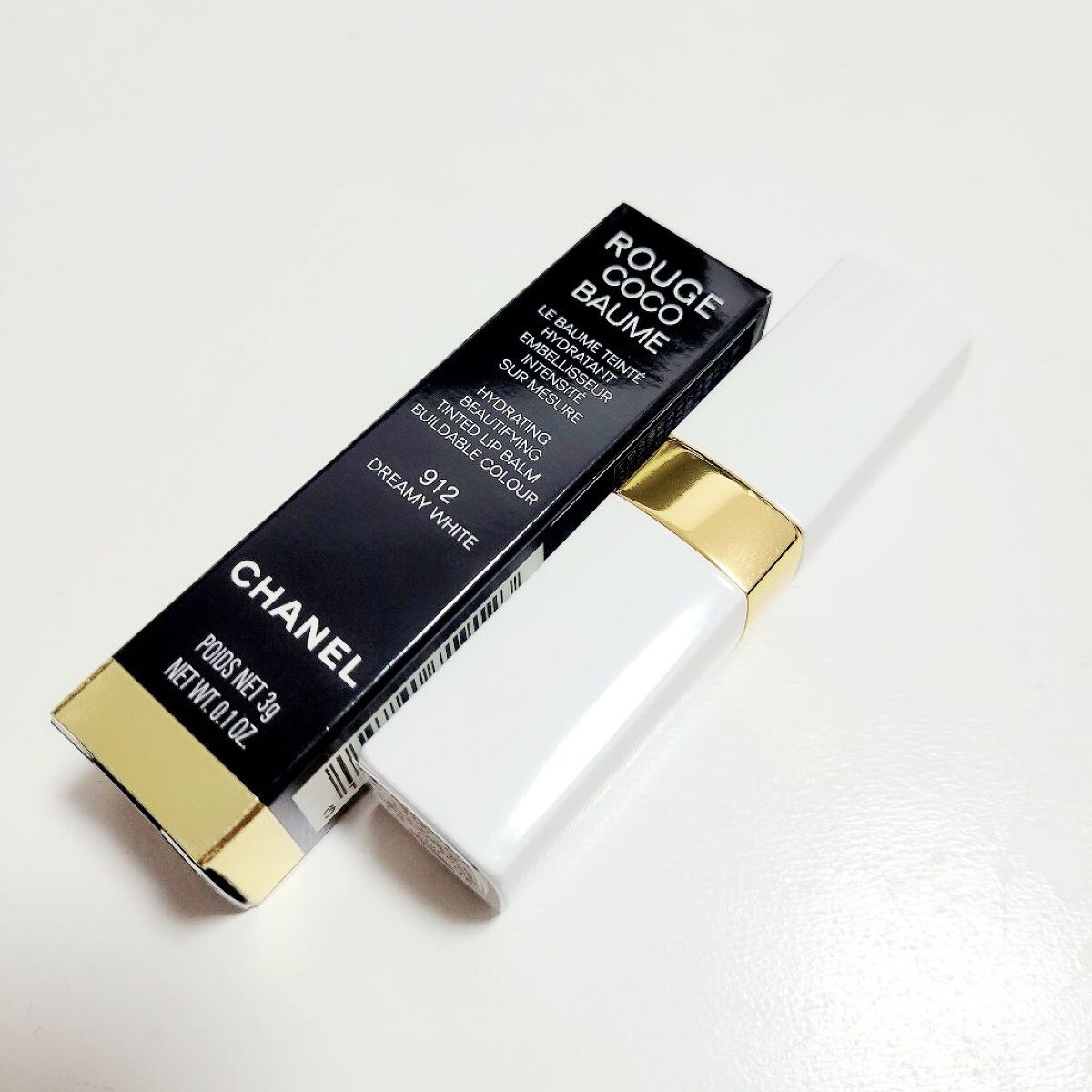 ◎CHANEL
　ROUGE COCO BAUME
　→912 DREAMY WHITE (¥4,950)

---------------

見た目がとても可愛くて上品な、ポーチに入れておくだけで気分が上がるリップです👄
真っ白な本体に